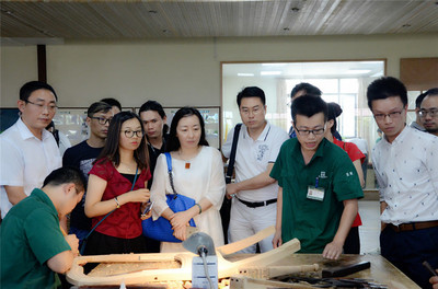 金秋無錫&bull;南通兩地高端設計師暨&ldquo;亞振海派藝術(shù)文化&rdquo;品鑒會完滿結(jié)束