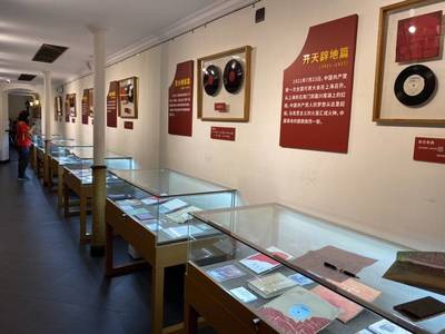 用嘹亮歌聲祝福百年 徐匯舉行慶祝中國共產黨成立100周年音畫展